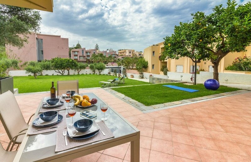 Гостиница Stylish Summer Home with Gardens, Near the Beach
