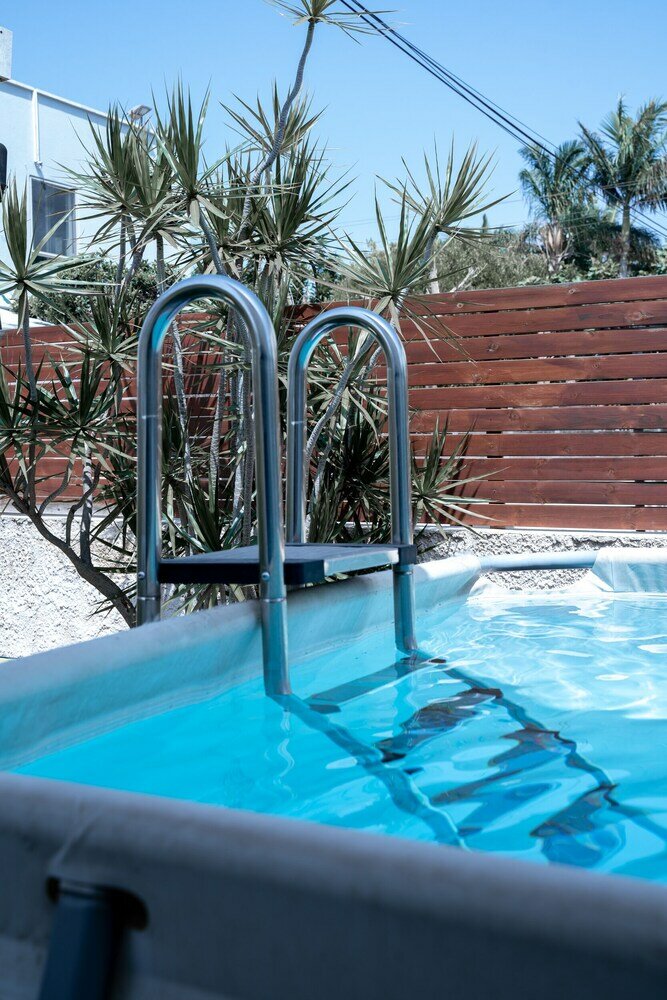 Фото Spacious 4bd House w Pool in Hezliya