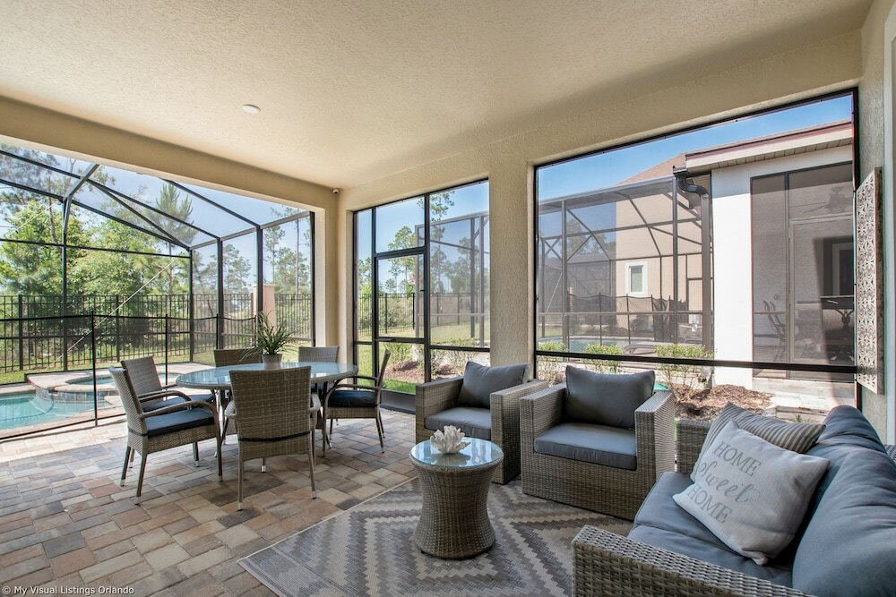 Фото Spectacular 6 Bedroom 5 Bathroom House