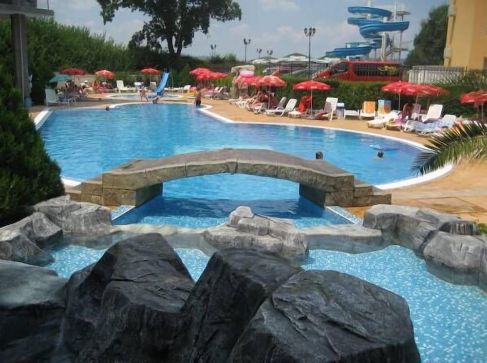 Фото отеля 2