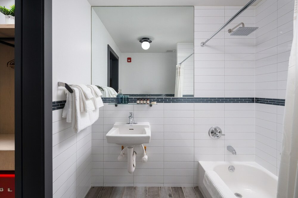 Фото Little Charlie Hotel