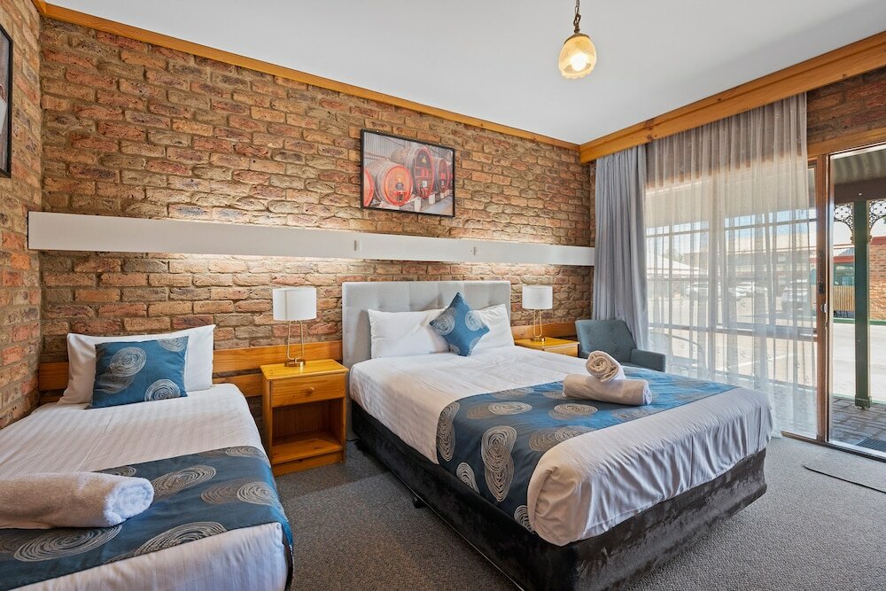 Фото The Settlement Historic Hotel