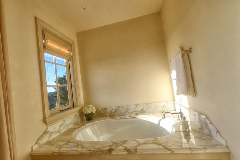 Фото Lx1: Chateau D' Renaitre - Carmel-by-the-sea Luxury Villa: