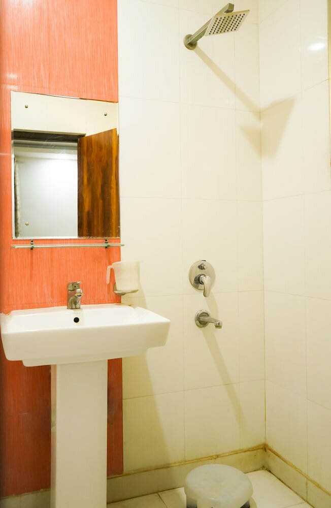 Фото Roomshala 025 Hotel Rts