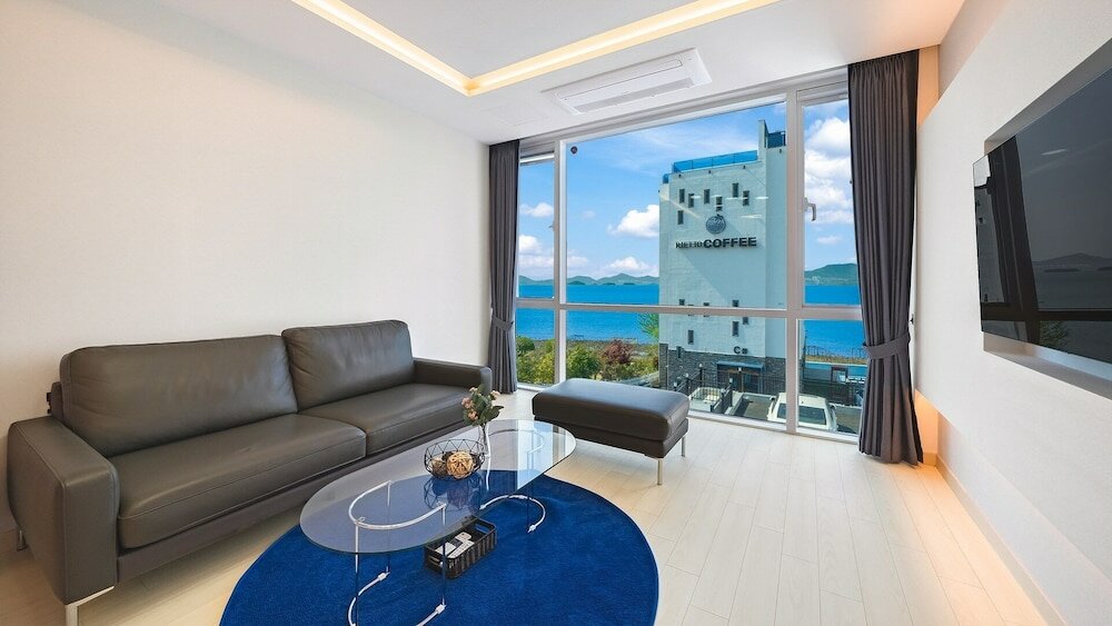 Фото Yeosu Riaeddo Poolvilla Pension