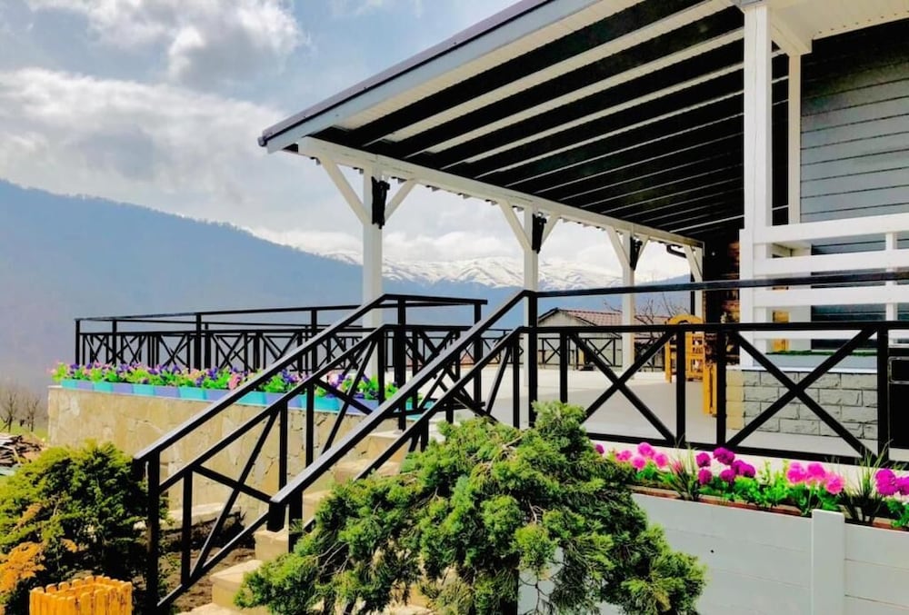 Фото Cottage Chalet and Tours