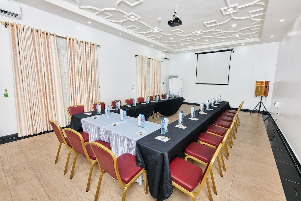 Фото Oak Havens Hotel