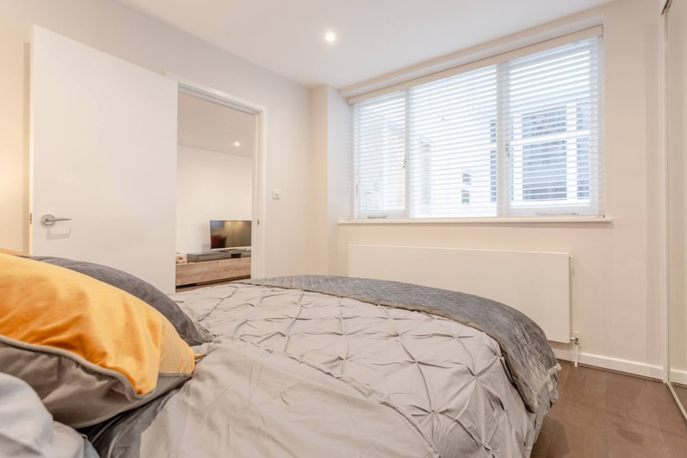 Фото Modern Flat in the Heart of West London