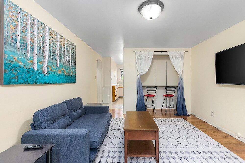 Фото Seattle's Orange Crown 87 Walkscore