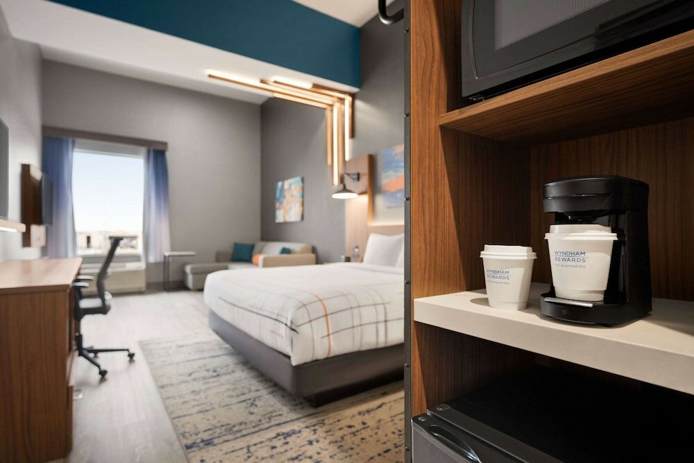 Фото La Quinta Inn & Suites by Wyndham Del Rio