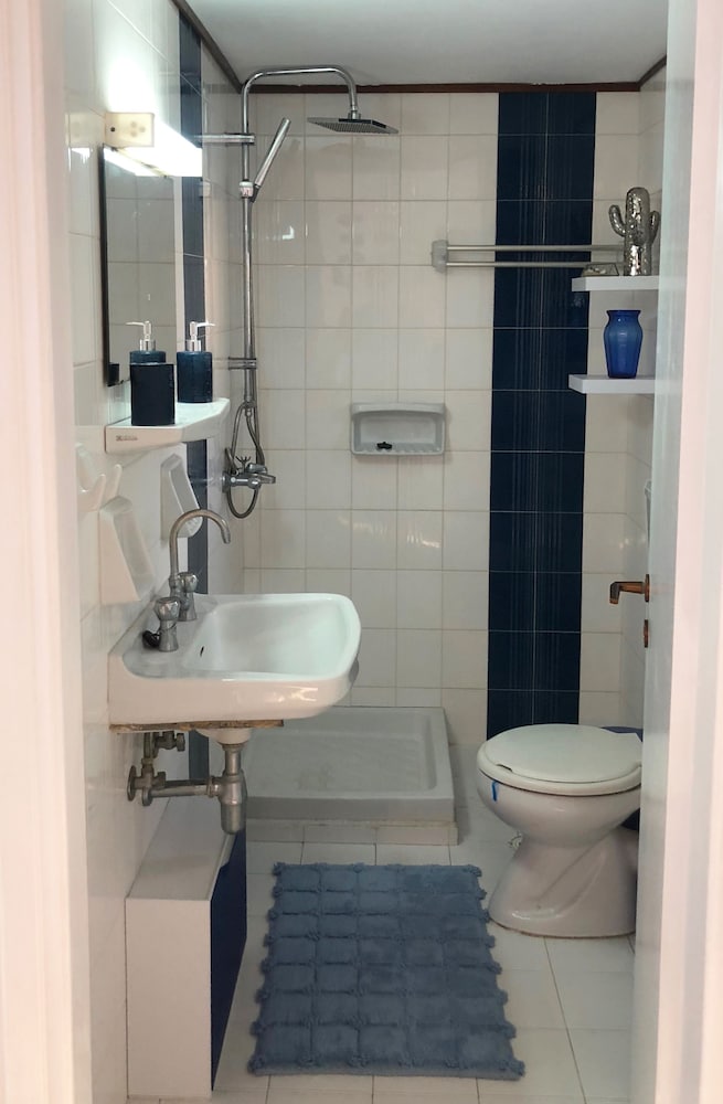 Фото Aphrodite and Apollo Apartments