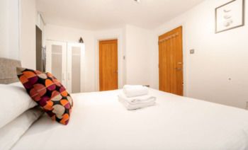 Фото My Serviced Space - Battersea 1a