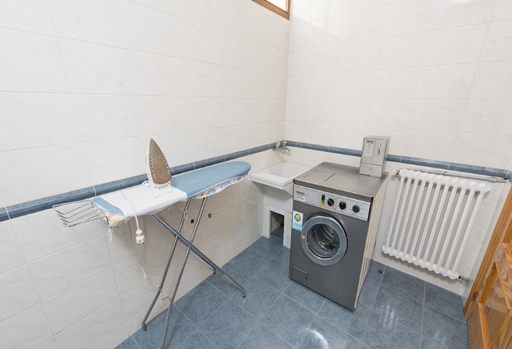 Фото Ensuite Rooms for Women Only - Leon