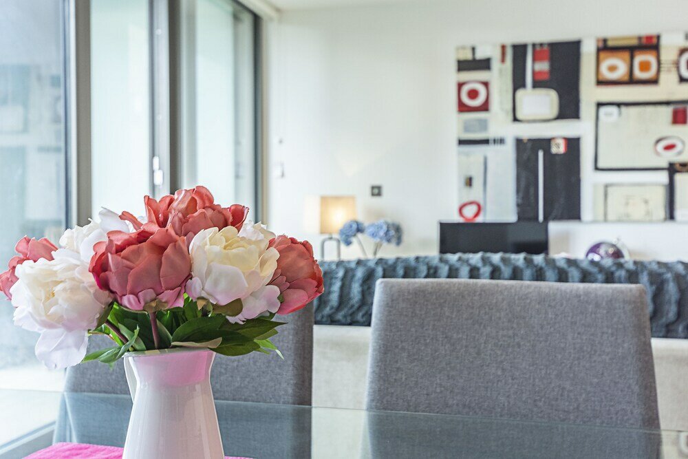 Фото Stunning Brand New Westminster Apartment