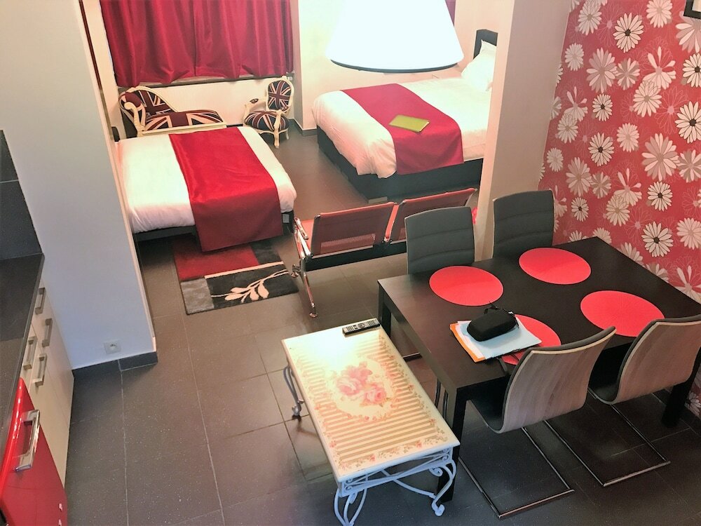 Фото J and R Brussels City Apartment