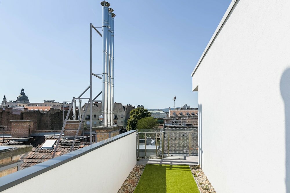 Фото Elisabeth Downtown Apartments by UrbanRent