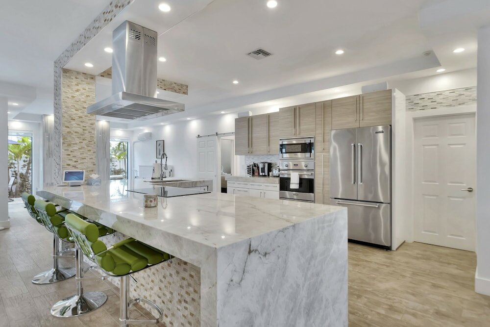 Фото Lynora's Luxe Estate Modern Design