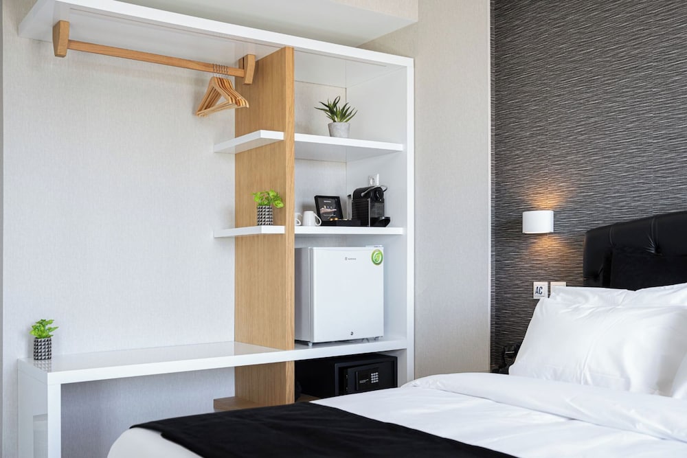 Фото Kreoli Suites Glyfada