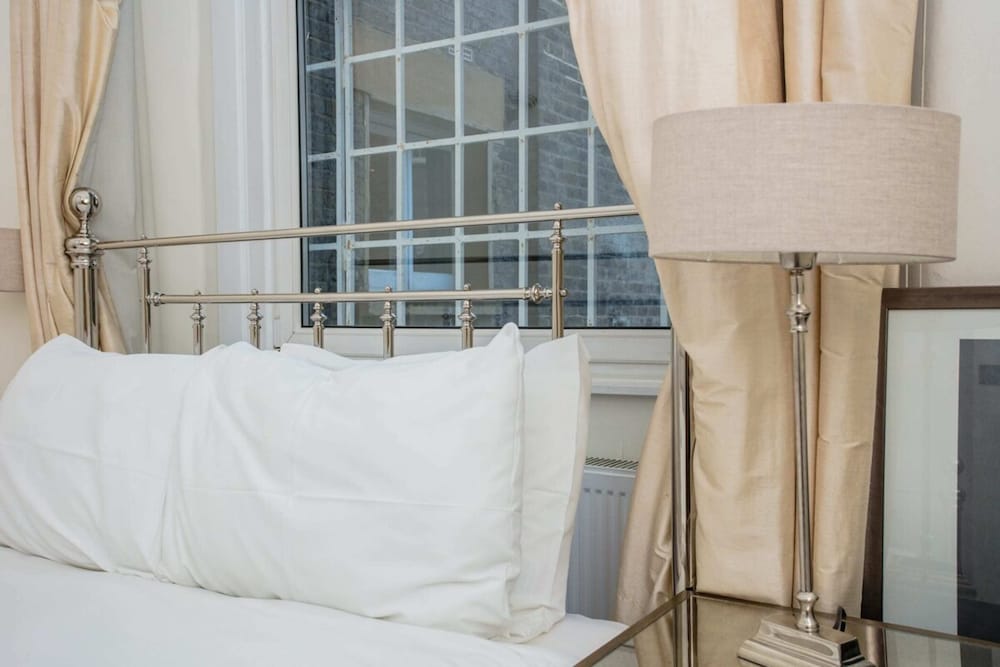 Фото Cozy 1 Bedroom Apartment near Harrods, Knightsbridge