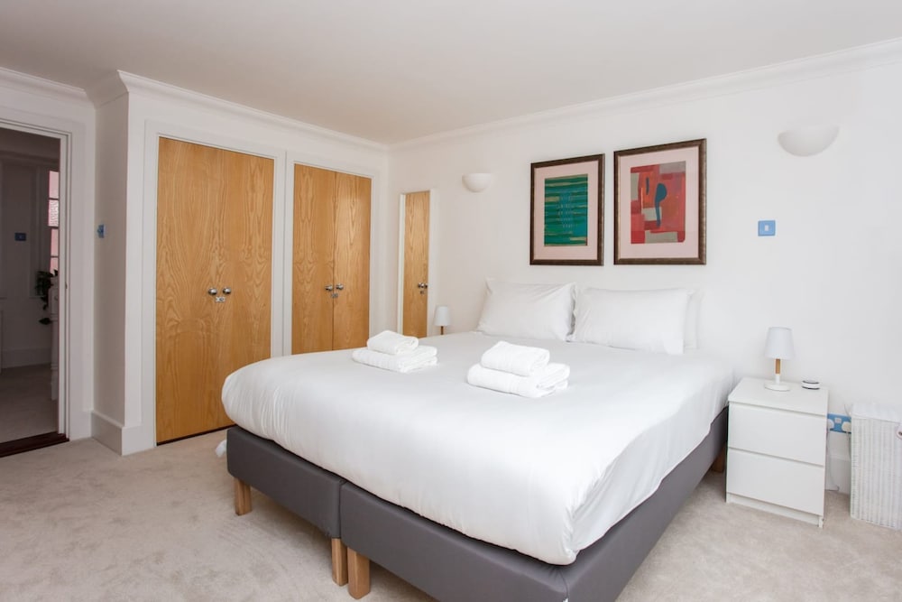 Фото Modern 2 Bedroom Apartment in the Heart of London