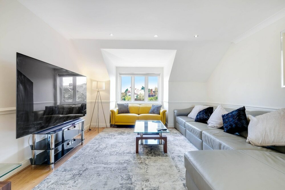 Фото Modern Bright Spacious 2 bed Barnet Apt