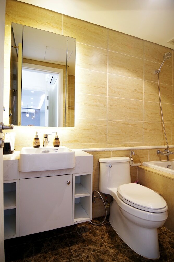 Фото Luxury Apartment Dcapital Tran Duy Hung