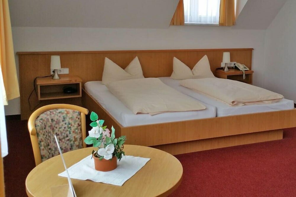 Фото Hotel und Restaurant Hainberg Ug