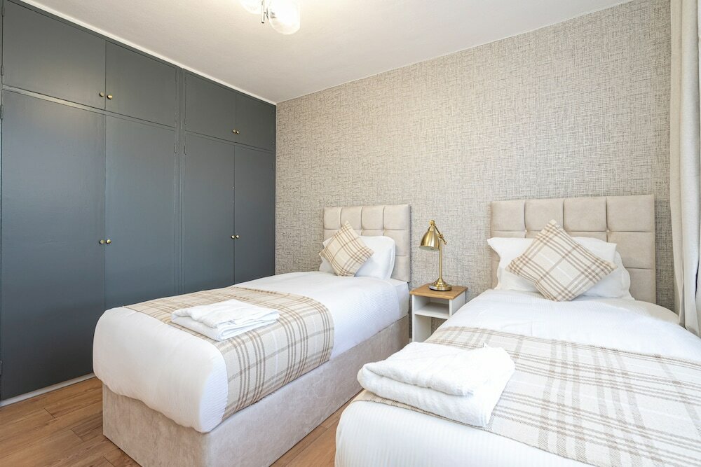 Фото Lovely Apartments in Landward Court