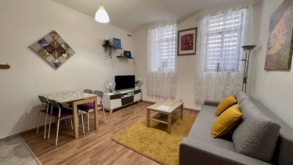 Фото Ground Floor Apartment