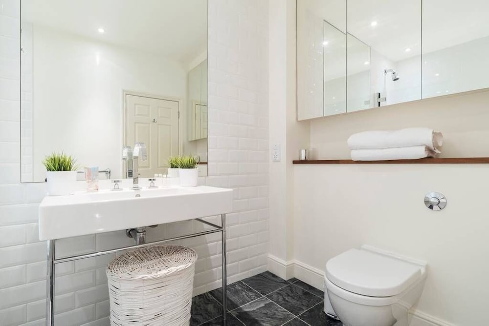 Фото Lovely 3 bedroom house South Kensington