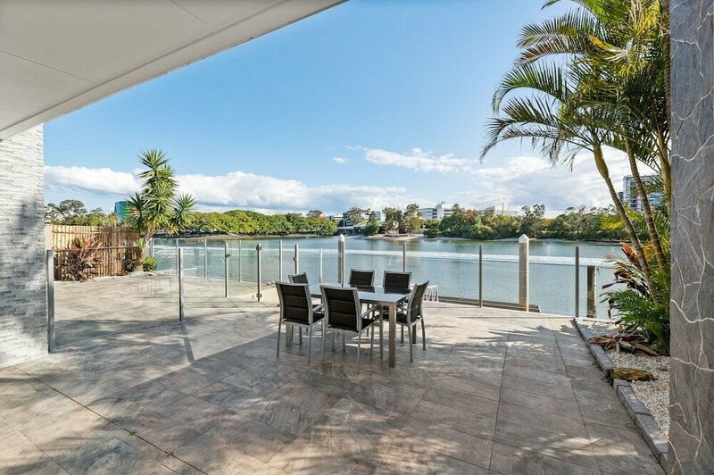 Гостиница Luxurious Waterfront Home в Голд-Кост