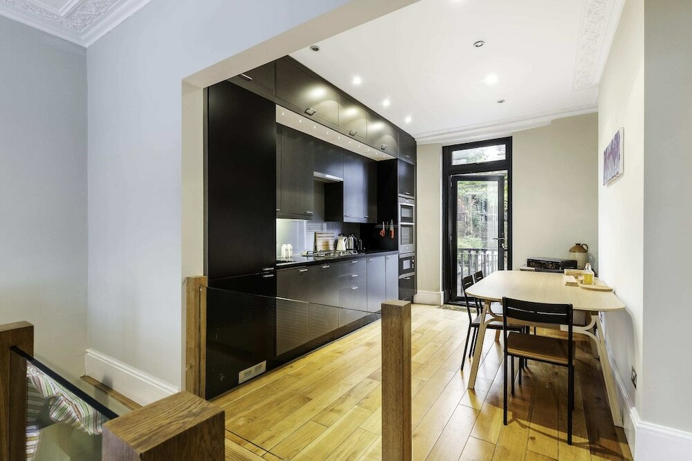 Фото Beautiful Two-bed Abode Near King Cross