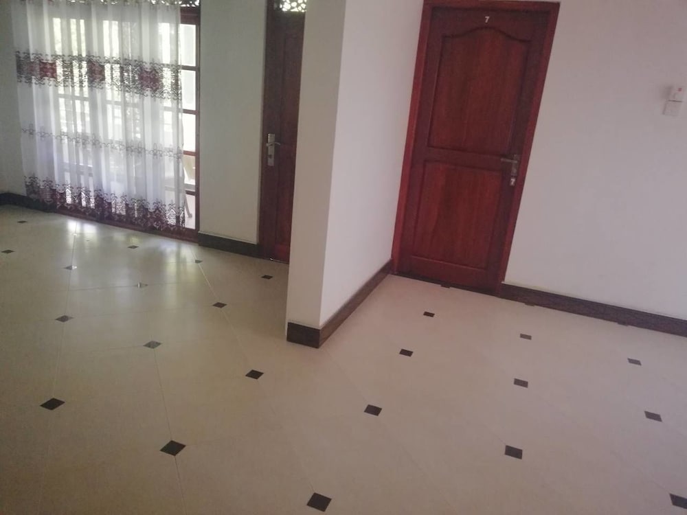 Фото N. L. I. Guest House