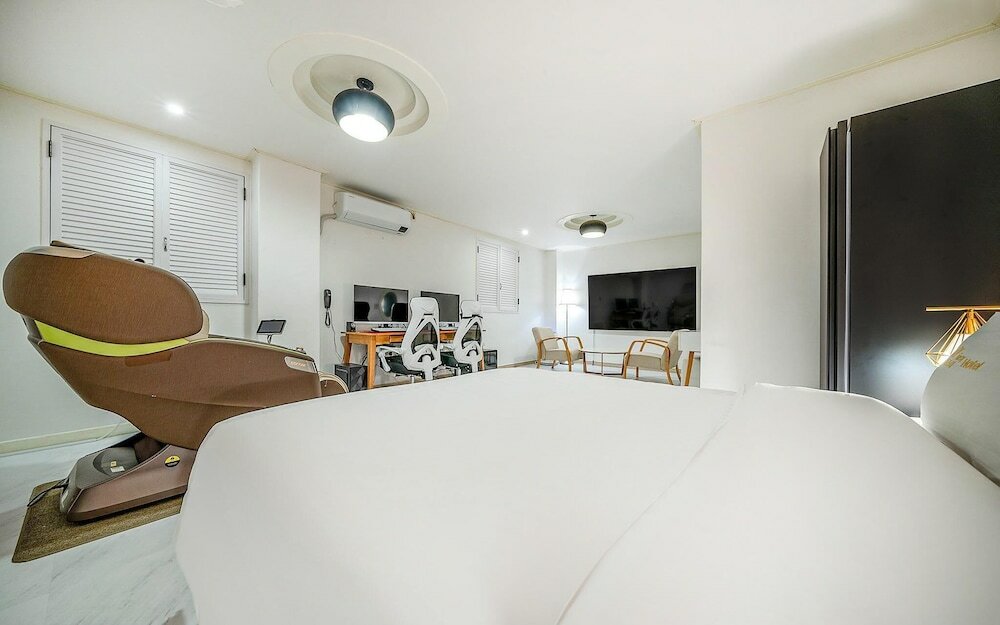 Фото Yeosu Hotel Sixty