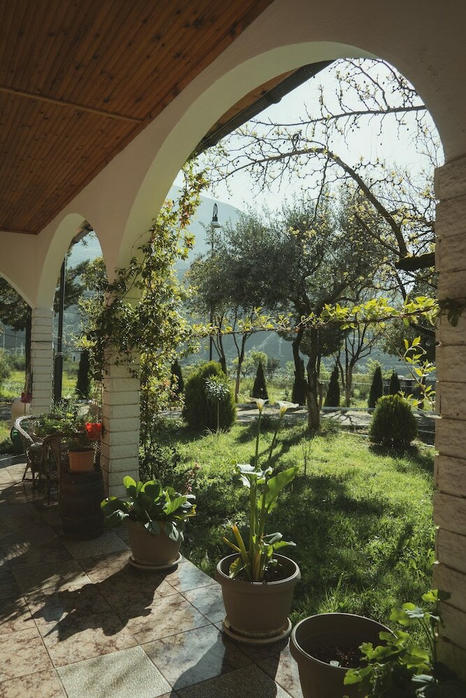 Фото Lord Byron Guesthouse