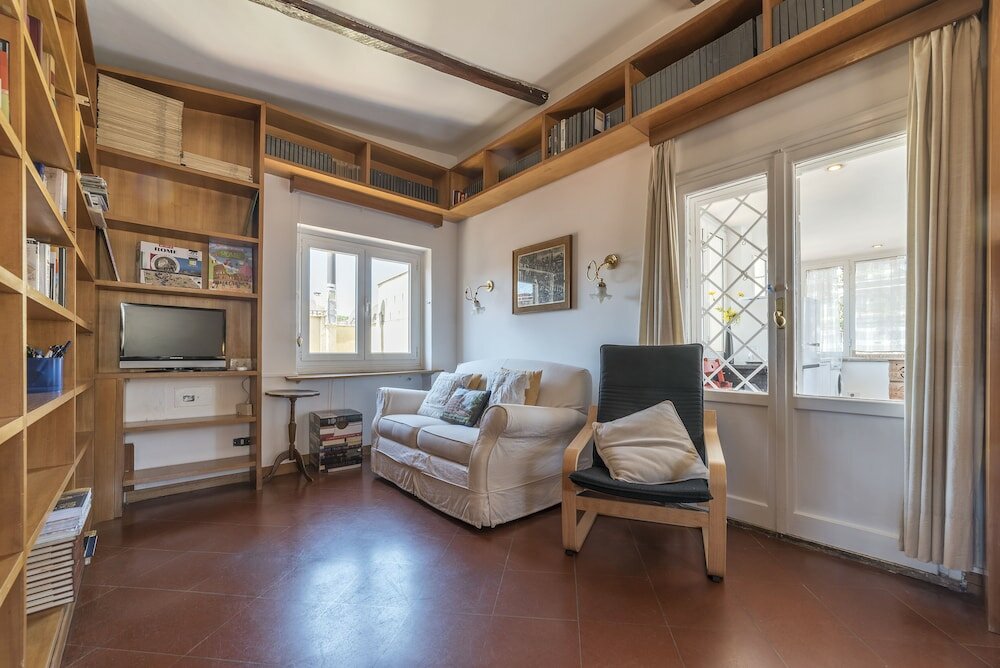 Фото VIA dei Cartari