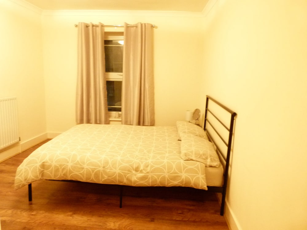 Фото Ss Property Hub - Canary Wharf Apartment