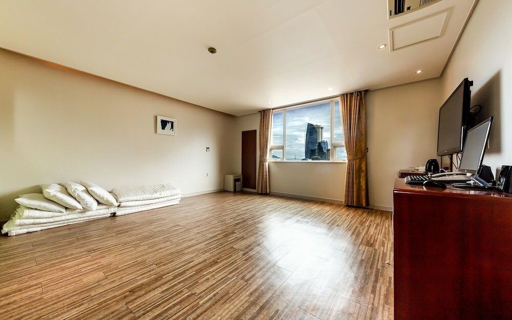 Фото Yeosu Hotel Provence