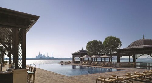 Гостиница Shangri-La Hotel Apartments Qaryat Al Beri в Абу-Даби