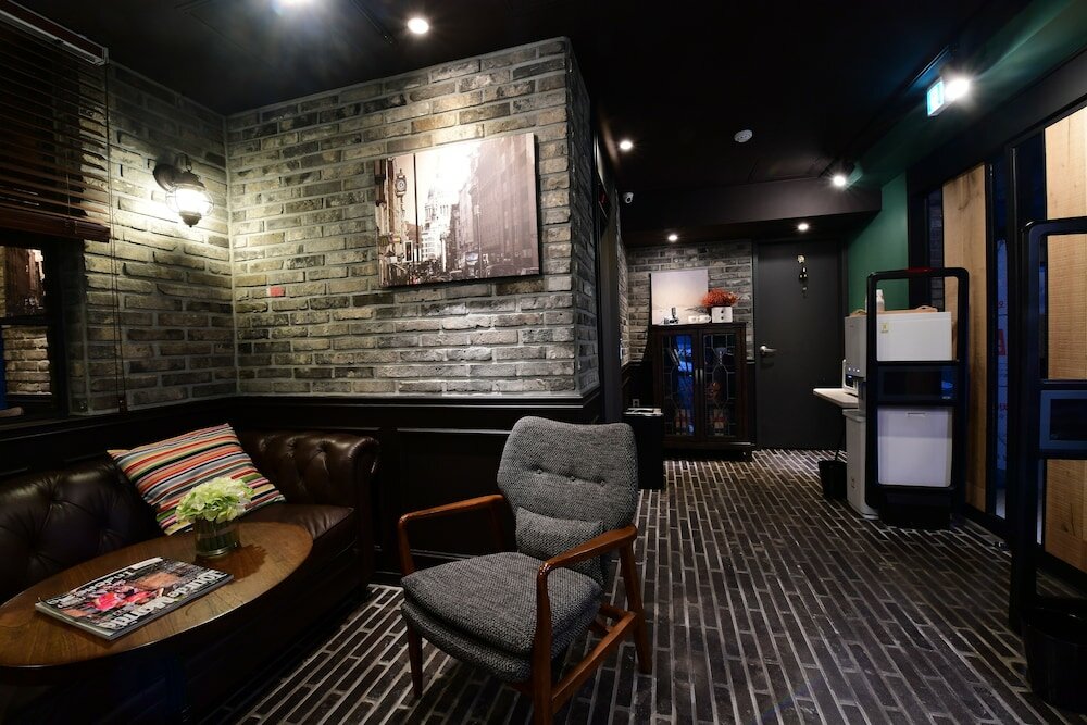 Фото Brown Dot Daeyeon