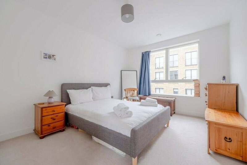 Гостиница Bright 2 Bedroom Maisonette Near Stratford в Лондоне