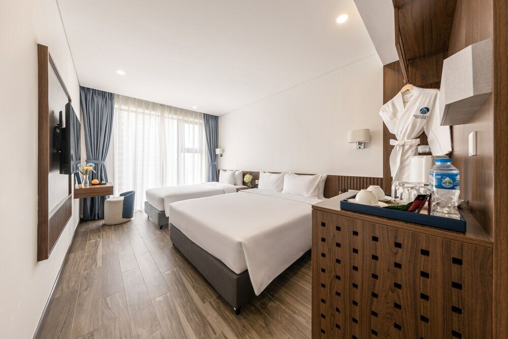 Фото Mangata Beachfront Hotel