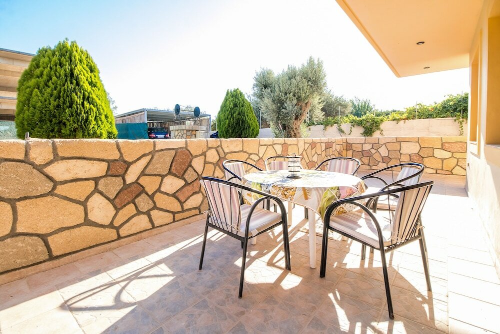 Фото Cozy Family Home Near the Beach