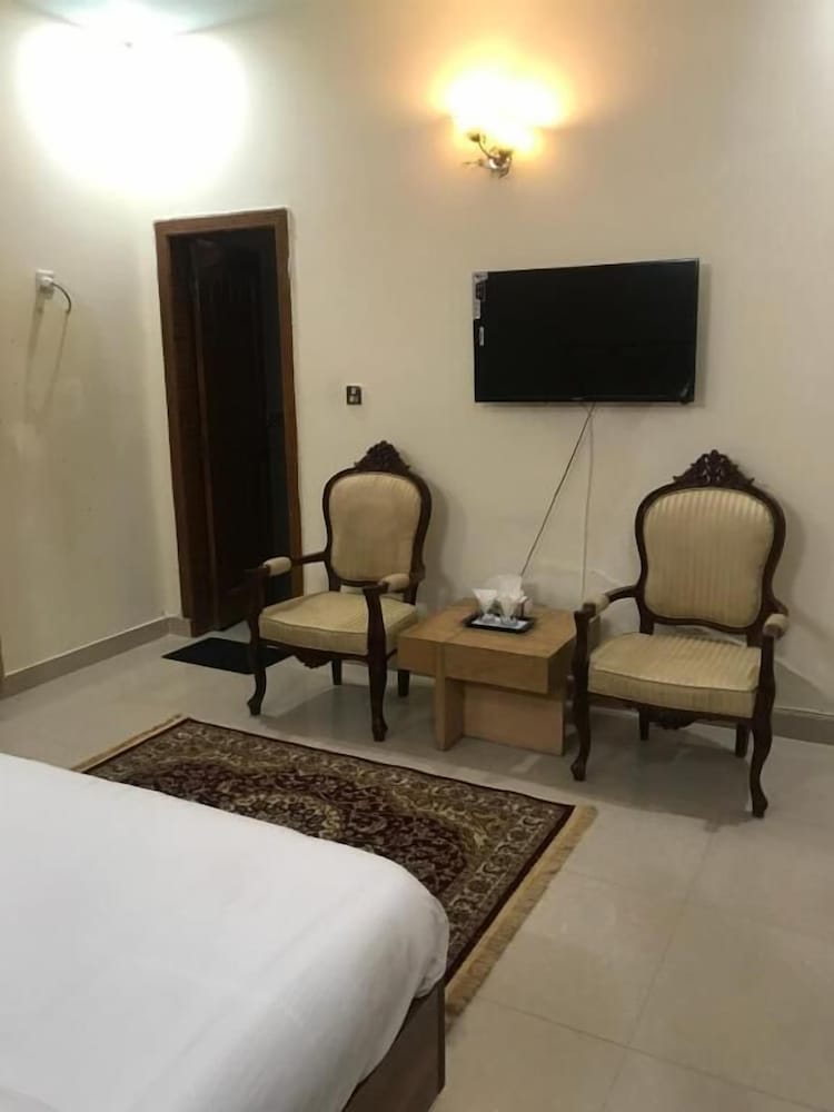 Фото Holyzen Guest House Islamabad