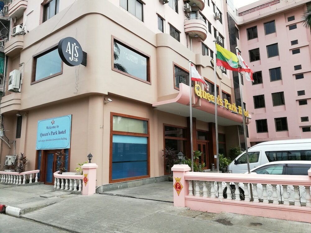 Фото Queen's Park Hotel