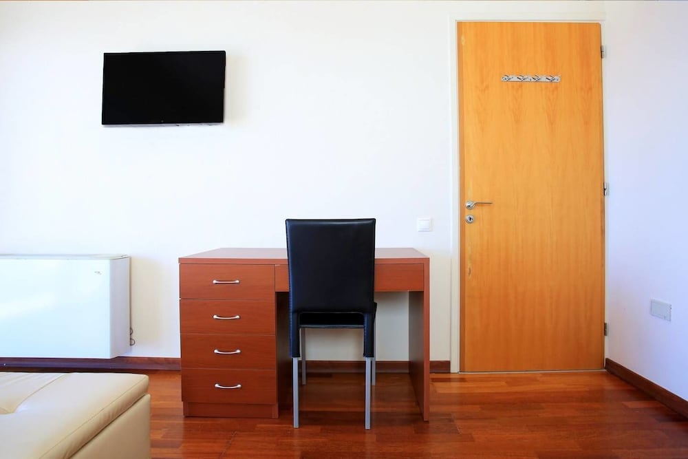 Фото Seafront home 4' walk to private beach