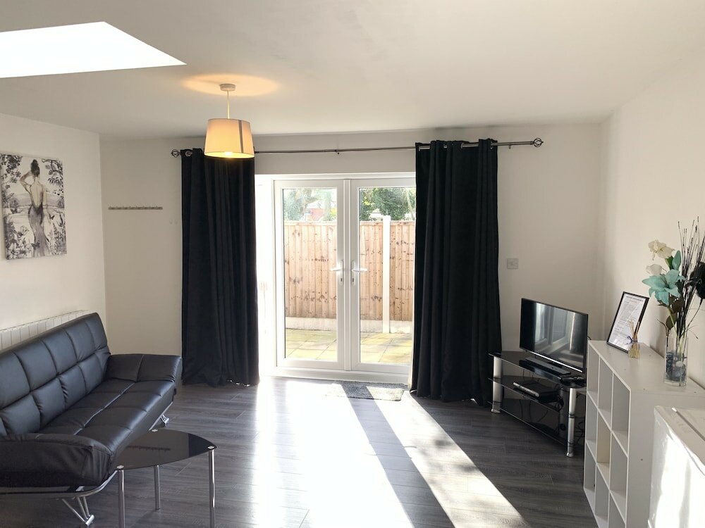 Фото Grand Central Budget Modern Apartments