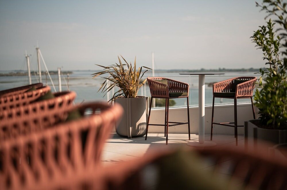 Фото Laguna Faro Suites - Adults Only & Free Beach