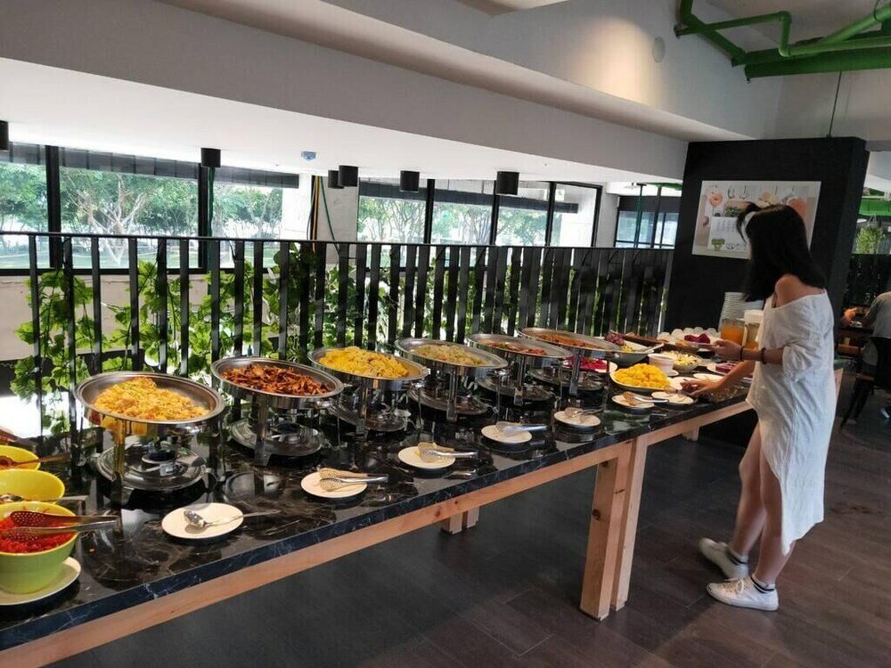 Фото Comin' Place