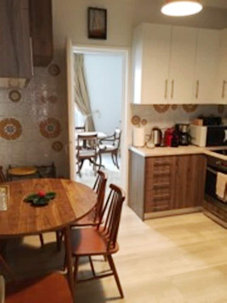 Фото A Stroll to the Acropolis Athenian Homes